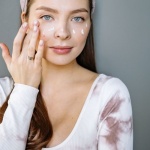 Sekret młodszej skóry: jak zbudować skuteczną rutynę anti-aging krok po kroku