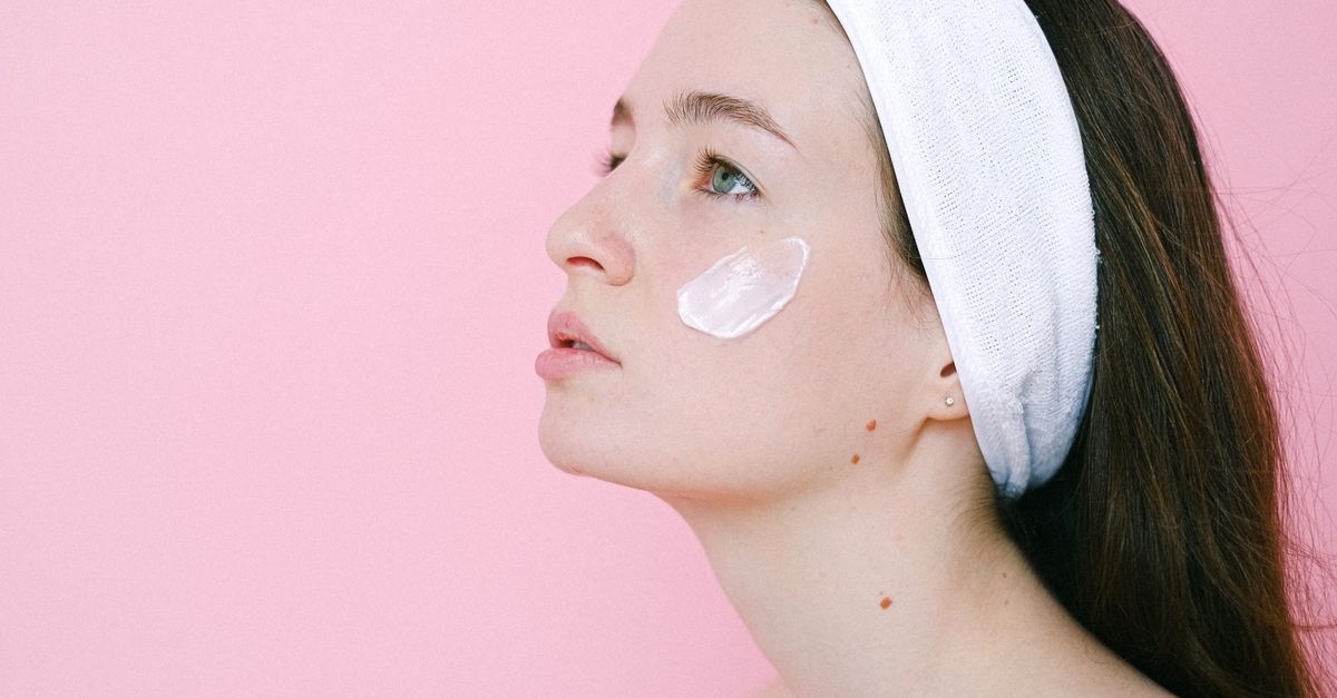 Retinol w kremie: jak odmłodzić cerę i uniknąć podrażnień — praktyczny przewodnik
