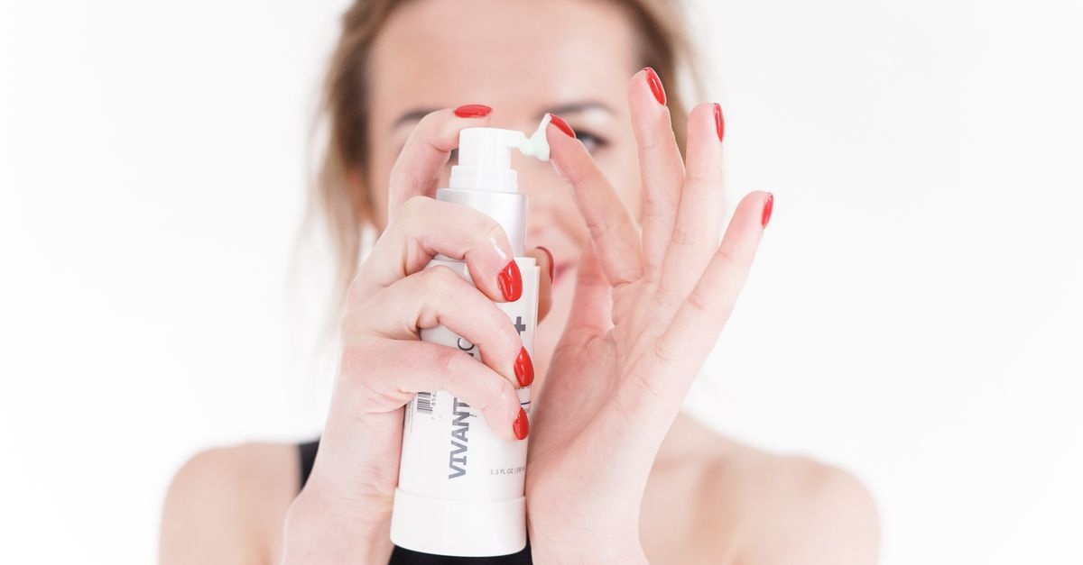 Retinoidowy dylemat: co wybrać, by szybciej wygładzić skórę – retinal czy retinol?