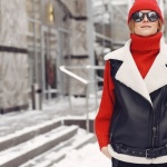 Modna zima bez kompromisów: stylowe warstwy, kolory i dodatki, które robią efekt