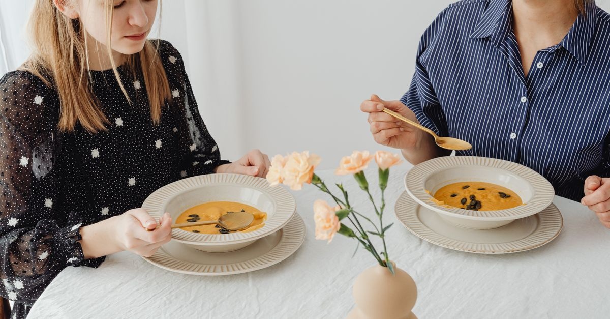 Jedz uważnie, żyj lżej: prosty przewodnik po mindful eating krok po kroku