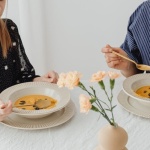 Jedz uważnie, żyj lżej: prosty przewodnik po mindful eating krok po kroku