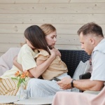 Gdy w domu zaczyna się burza: sprawdzone sposoby na przejście przez kryzys rodzinny